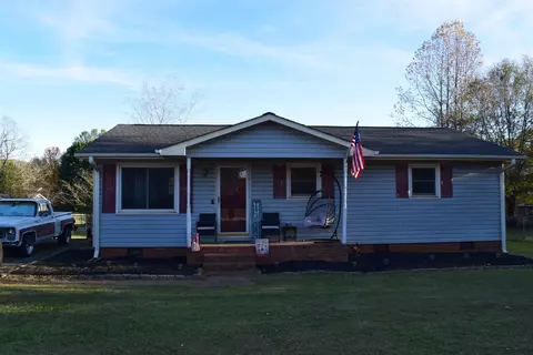 4 Ford Dr, Wellford, SC 29385