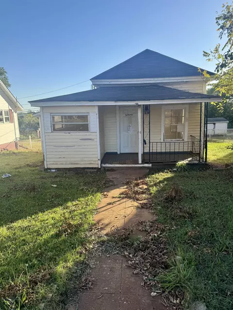 4 Walnut St, Spartanburg, SC 29303