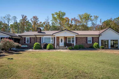 202 Berry Rd, Boiling Springs, SC 29316