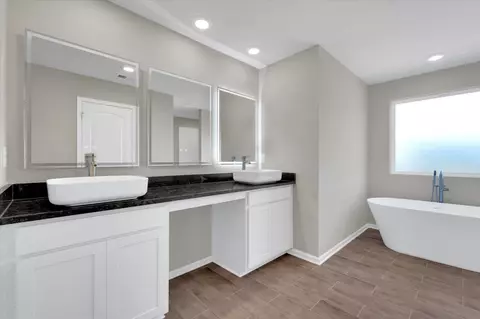 Bath - 3100 Emberly Dr, Roebuck, SC 29376 photo 2 of 4