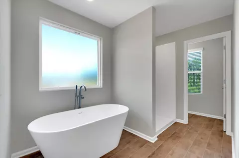 Bath - 3100 Emberly Dr, Roebuck, SC 29376 photo 3 of 4