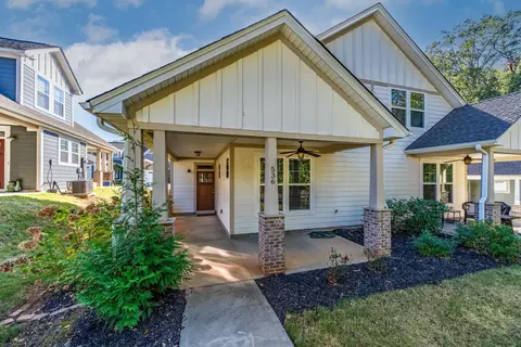 536 Twin Lake Rd, Greenville, SC 29609