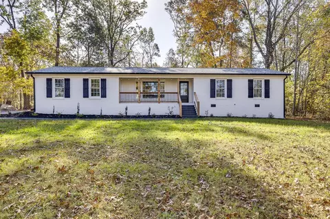 207 Fairhill Dr, Wellford, SC 29385