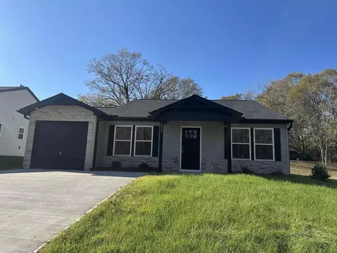 820 Fairwood Dr, Woodruff, SC 29388