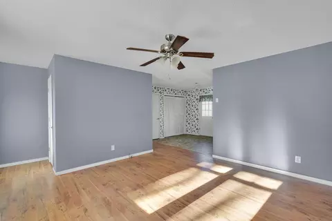 Living - 435 Bailey Rd, Buffalo, SC 29321 photo 3 of 4