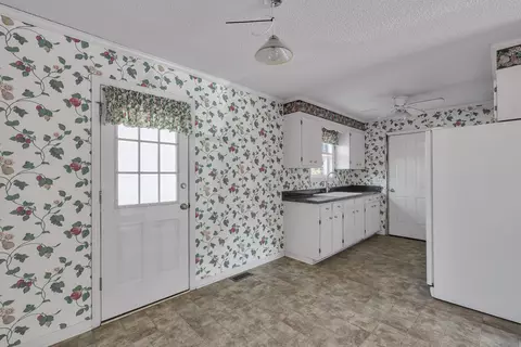 Kitchen - 435 Bailey Rd, Buffalo, SC 29321 photo 1 of 2
