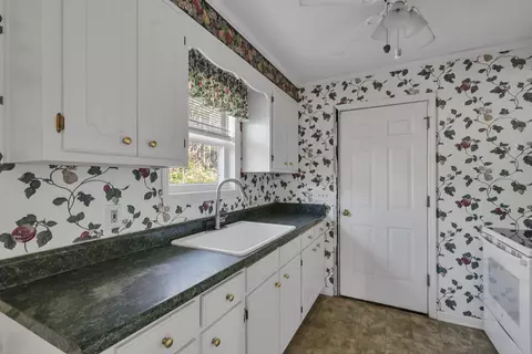 Kitchen - 435 Bailey Rd, Buffalo, SC 29321 photo 2 of 2