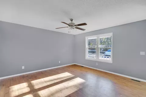 Living - 435 Bailey Rd, Buffalo, SC 29321 photo 1 of 4