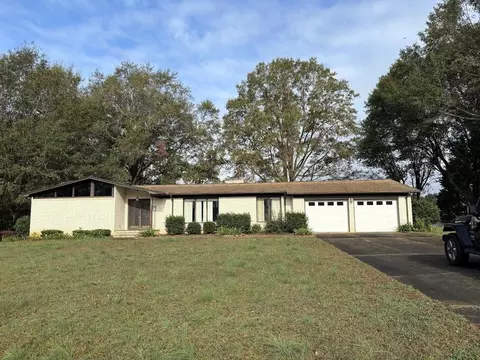 122 Greenbriar Dr, Gaffney, SC 29341