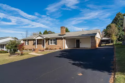 20 Willow Run Ter, Spartanburg, SC 29303
