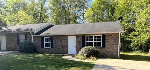 202 Martin Ct, Boiling Springs, SC 29316