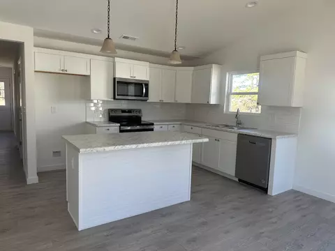 156 E Third St, Gaffney, SC 29340 photo 2