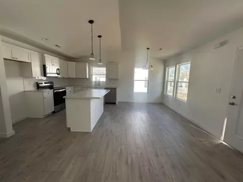 156 E Third St, Gaffney, SC 29340 photo 4