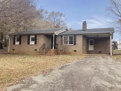 205 Lakeview Cir, Cowpens, SC 29330