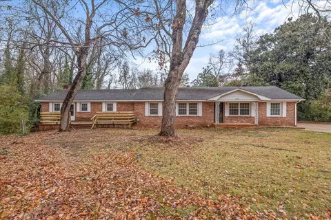 2220 Pineview Cir, Spartanburg, SC 29302