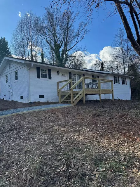 220 Park St, Campobello, SC 29322