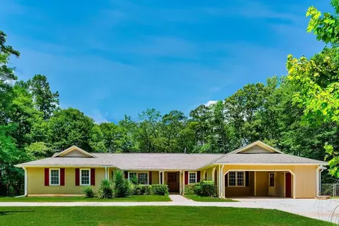 133 Sharcliff Rd, Cowpens, SC 29330