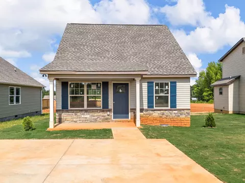 549 Molly Parker Ln, Spartanburg, SC 29301