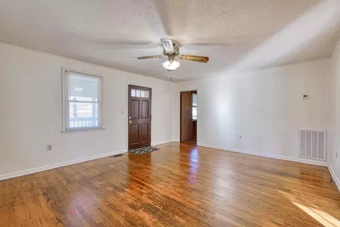 Living - 111 Forest Ln, Arcadia, SC 29320 photo 2 of 4
