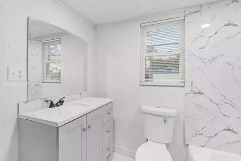 Bath - 348 Watson St, Laurens, SC 29360 photo 1 of 3