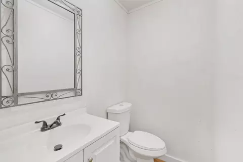 Bath - 348 Watson St, Laurens, SC 29360 photo 2 of 3