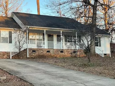 103105 Critter Xing, Duncan, SC 29334