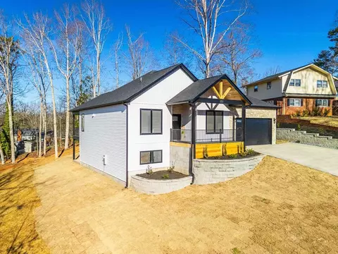 289 Heathwood Dr, Spartanburg, SC 29307