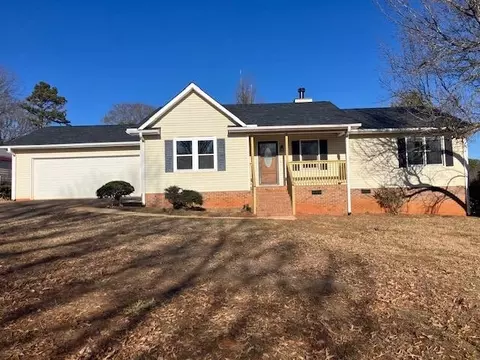 153 Moss Ln, Boiling Springs, SC 29316