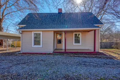 295 Center St, Mayo, SC 29368