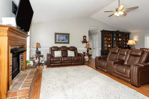 45 Rollingreen Rd, Greer, SC 29651 photo 2