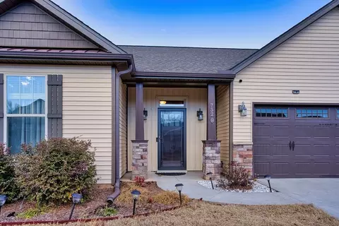 752 Silver Pines Ln, Duncan, SC 29334 photo 2