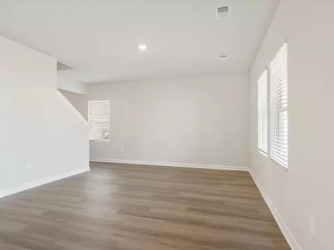 Living - 605 Spruce Pine Dr, Pendleton, SC 29670 photo 2 of 2