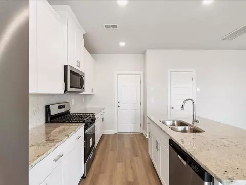 Kitchen - 605 Spruce Pine Dr, Pendleton, SC 29670 photo 2 of 3