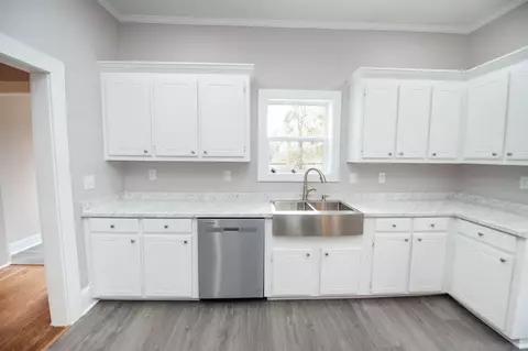 Kitchen - 708 E Main St, Union, SC 29379 photo 2 of 4