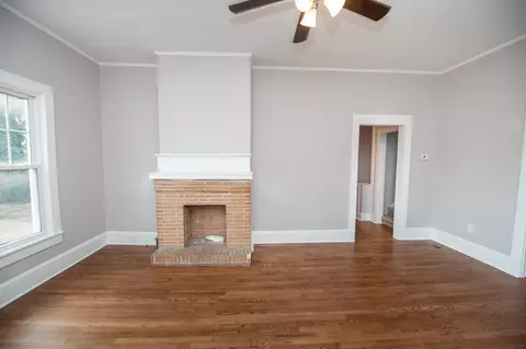 Living - 708 E Main St, Union, SC 29379 photo 4 of 5
