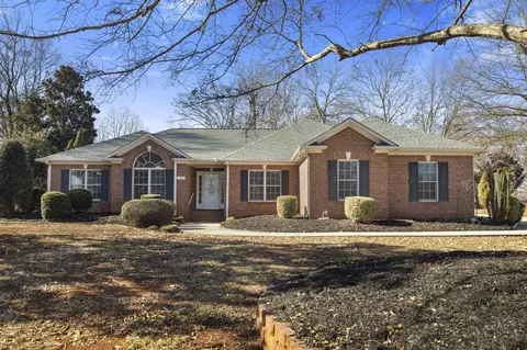 165 Berrys Pond Dr, Duncan, SC 29334
