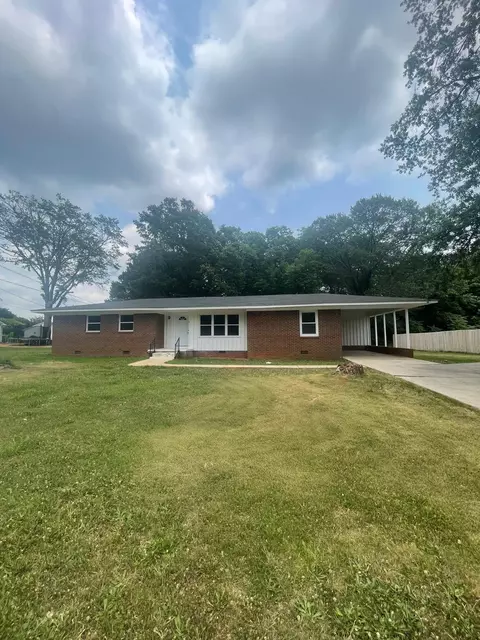 5 W Clark Rd, Inman, SC 29349
