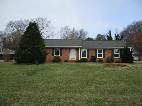 421 Lowndes Dr, Spartanburg, SC 29307