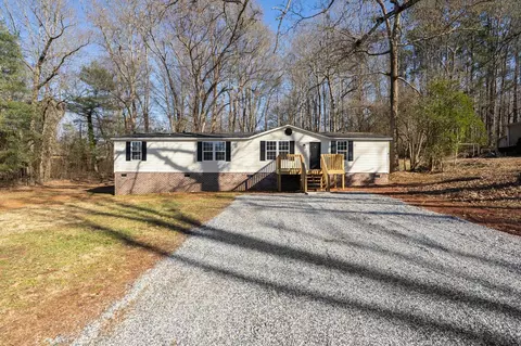 135 Cox Rd, Wellford, SC 29385