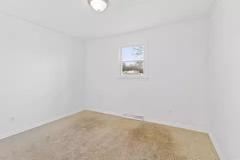 Bedroom - 170 Crescent Dr, Moore, SC 29369 photo 3 of 3