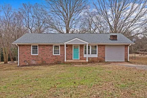 202 Springwood Dr, Gaffney, SC 29340