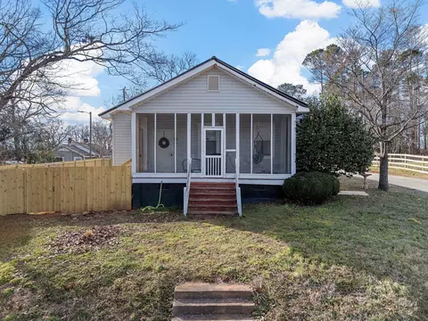 8177 Hill St, Boiling Springs, SC 29316