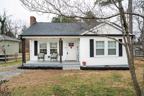 51 S Howard St, Inman, SC 29349