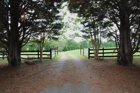 1920 Landrum Mill Rd, Campobello, SC 29322