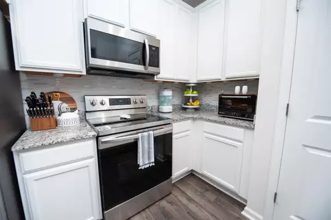 Kitchen - 170 Clingstone Trl, Duncan, SC 29334 photo 2 of 3