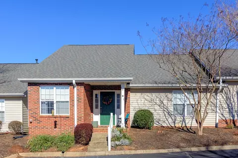 6 Hillside Glen Dr, Greer, SC 29650