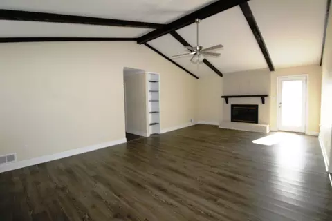 Living - 108 Saluda Rd, Moore, SC 29369 photo 2 of 5