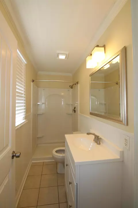 Bath - 108 Saluda Rd, Moore, SC 29369 photo 2 of 2