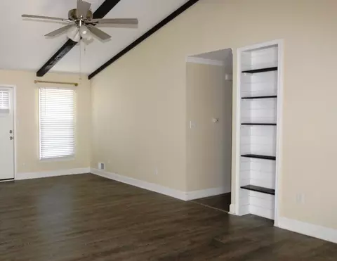 Living - 108 Saluda Rd, Moore, SC 29369 photo 4 of 5