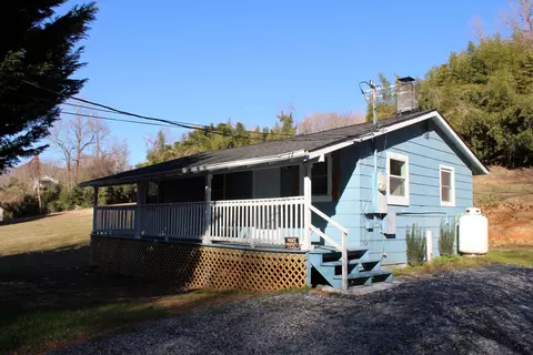 75 Peake St, Tryon, NC 28782 photo 2